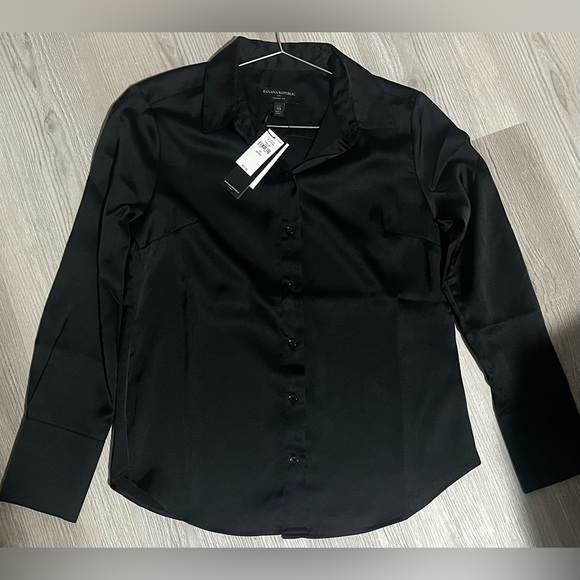 Banana Republic NWT Classic Fit Long Sleeve Satin Button Up Blouse - Picture 4 of 6